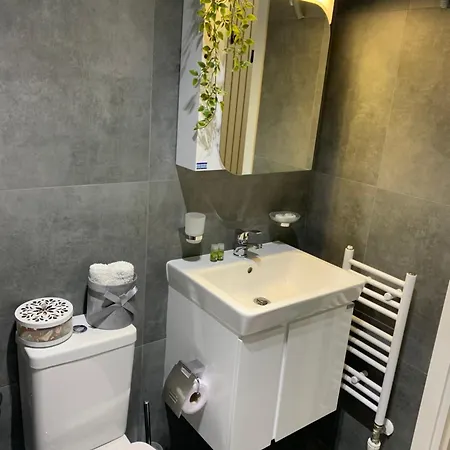 Apartment The Modern Nest With Free Underground Parking *