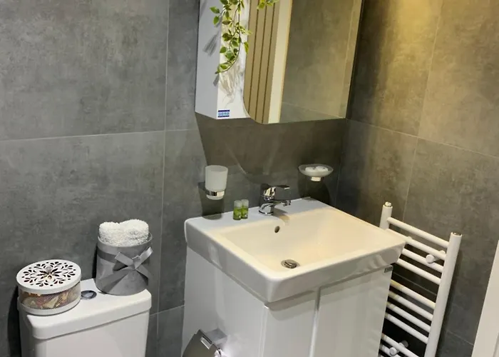 Apartment The Modern Nest With Free Underground Parking *